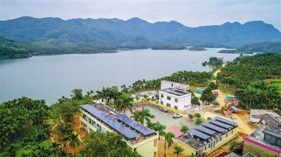 琼海加略村光伏扶贫发电项目建成并网