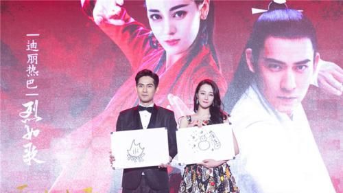 《烈火如歌》开播 周渝民迪丽热巴现场作画(图