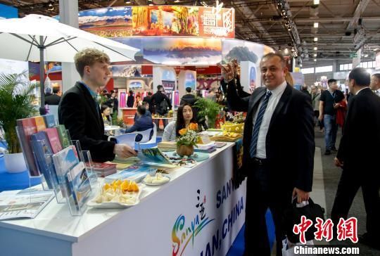 柏林国际旅游展(ITB)上海南三亚吸引外国客商关注。　吕委 摄 　