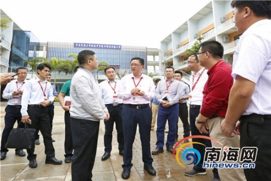 陵水县委书记:教育优先 要办人民满意的教育
