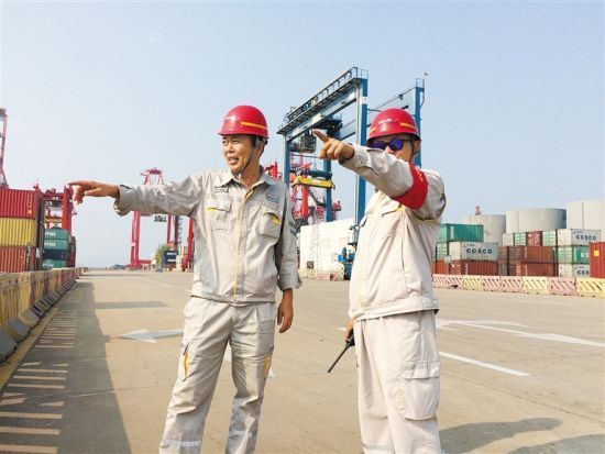 初心不改 全国劳模林五弟扎根洋浦港码头27