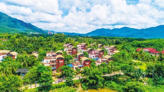 高空鸟瞰保亭黎族苗族自治县布隆赛乡村文化旅游区.