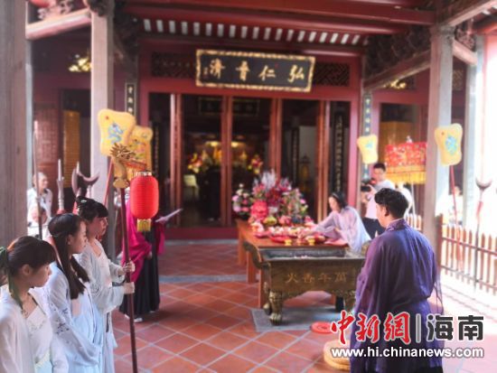 庄严肃穆的祭祀场面