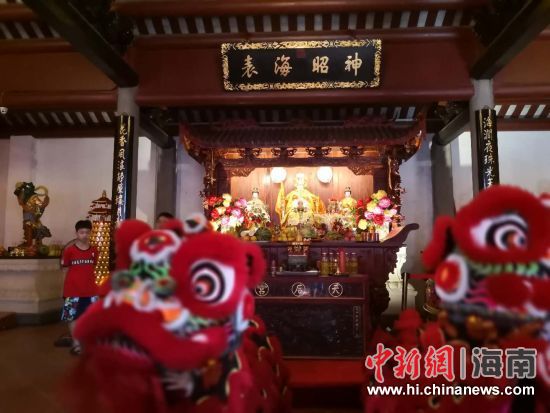 天后宫内舞狮