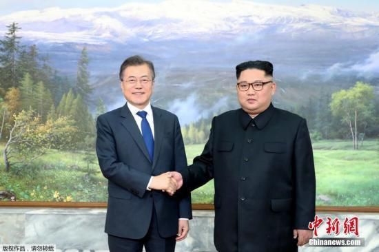 5月26日，韩国总统文在寅在板门店朝方一侧的统一阁与朝鲜国务委员会委员长金正恩举行会晤。
