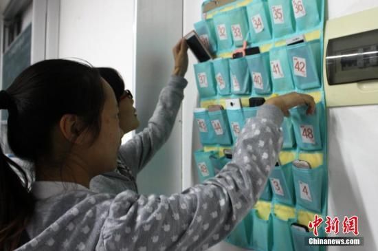 生手机被老师收走翻窗找手机摔伤 起诉学校索