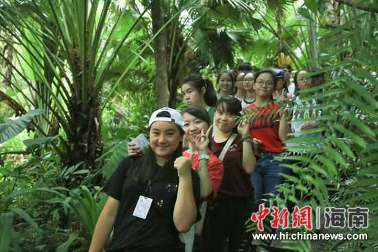 香港中学生赴呀诺达开展研学旅行