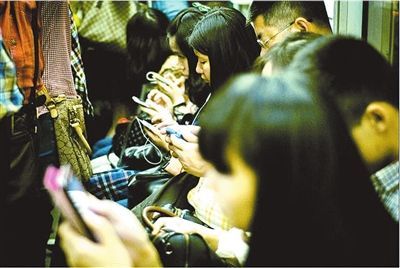 手麻、脖子僵痛、头晕? 你八成得了手机病