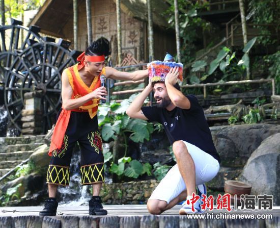 西班牙网红体验团走进槟榔谷