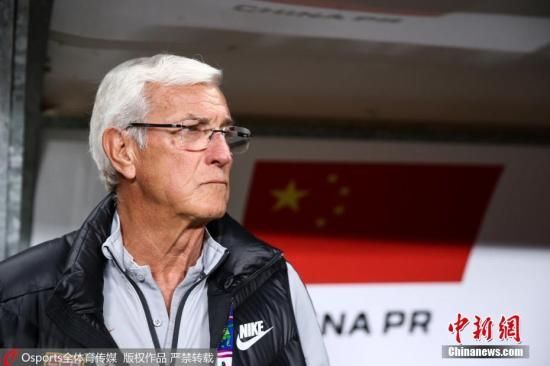 中国队主教练里皮在和国家队的比赛现场，难掩失望。图片来源：Osports全体育图片社