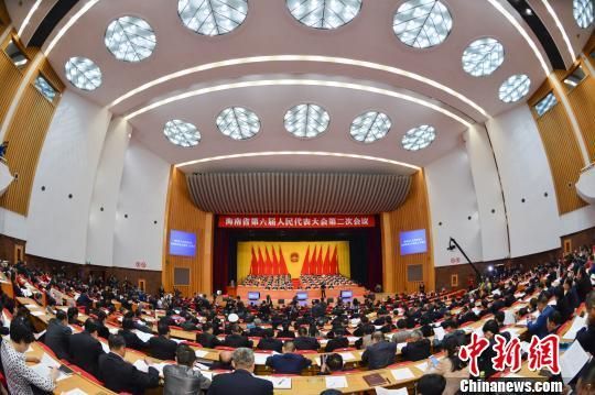 海南省六届人大二次会议27日在海口开幕。骆云飞 摄