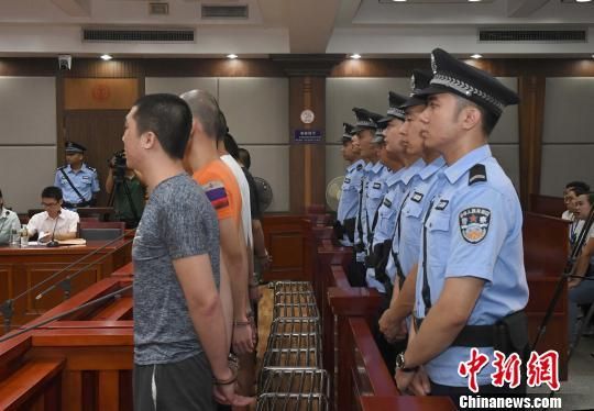 图为海口中院对涉黑涉恶案件进行公开宣判. 宋研 摄