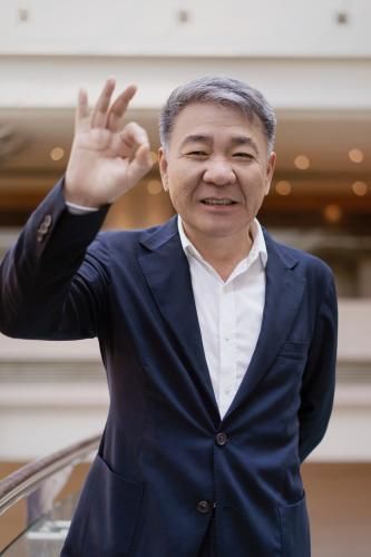 郑晓龙携新片三色镯破谜重生亮相上影节
