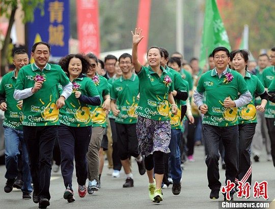 王军霞身披国旗 U63P16T1D493767F8DT20190703113152.jpg
