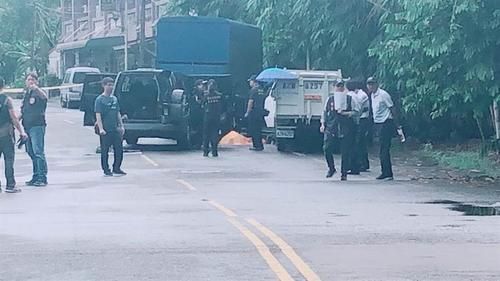 今天凌晨5点多在嘉义县驾车遇警方围捕时开枪拒捕,双方发生警匪枪战