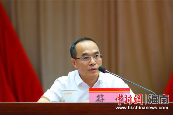 陵水县委书记符鸣竭力为百姓谋发展谋幸福