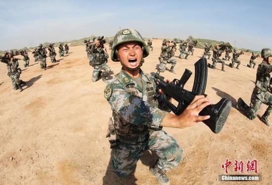 中国国防白皮书介绍调整改革后的军兵种和武警部队