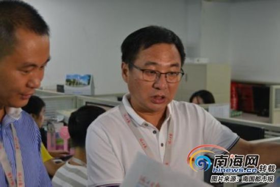 全能记者李传华火场抢险徒手擒贼扶危济困