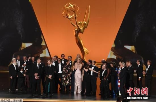 当地时间2019年9月22日，第71届美国电视艾美奖颁奖礼在洛杉矶举行。《权力的游戏》最终季拿下剧情类最大奖――最佳剧集，“小恶魔”彼特・丁拉基8次提名又中奖。