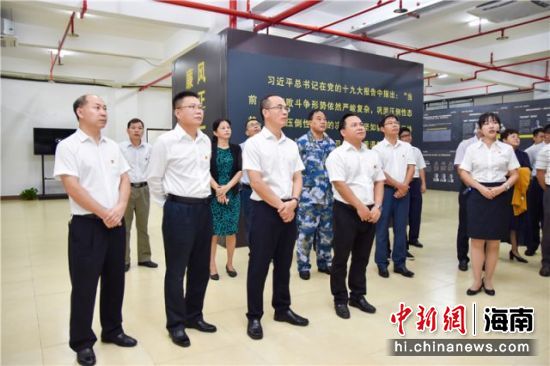 陵水黎族自治县四套班子领导集中参观警示教育巡回展