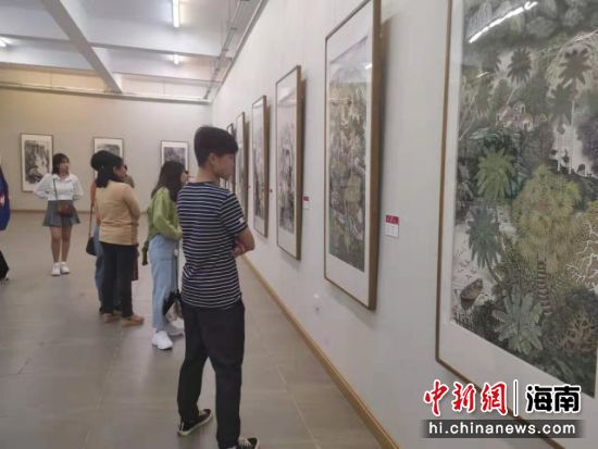 首届海南省中国画学会名家作品邀请展现场。张茜翼 摄
