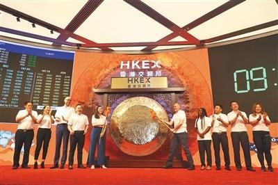阿里巴巴上市,其全球客户代表齐聚港交所"敲锣".企业供图