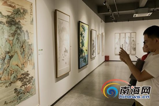 　“海南省庆祝中华人民共和国成立70周年海南山水画写生创作展”在海口举行。 南海网记者陈望 摄