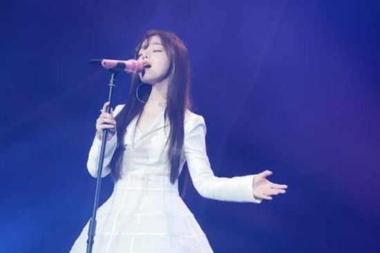 《新声请指教》将落幕 黄霄云歌唱美好回忆催泪