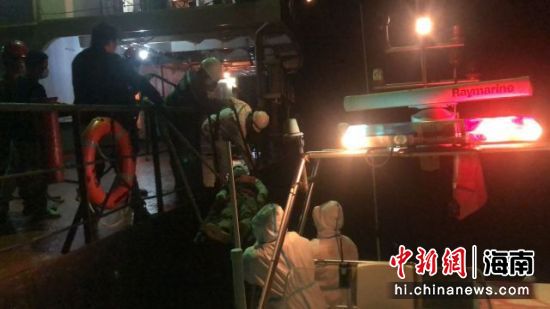 救助现场 饶文锋摄