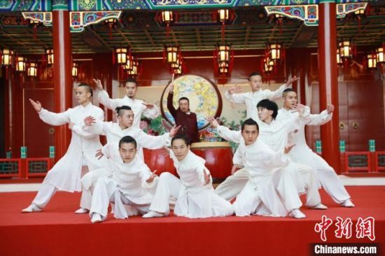 启动仪式上的打击乐与舞蹈　郭幸福　摄
