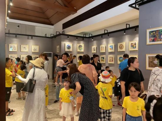 100周年建党绘画儿童画,儿童画建党100周年绘画 庆祝中国共产党成立100周年儿童绘画展现场.