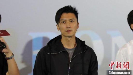 《怒火·重案》热映 谢霆锋现身成都化身超级大暖男