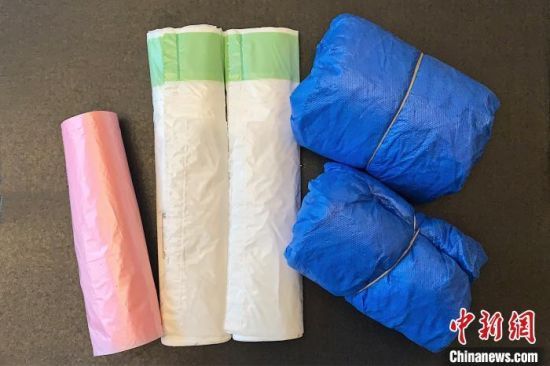 资料图：各类塑料制品。徐翘楚 摄