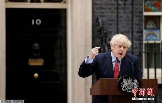 资料图：英国首相鲍里斯约翰逊在伦敦唐宁街10号发表演讲。