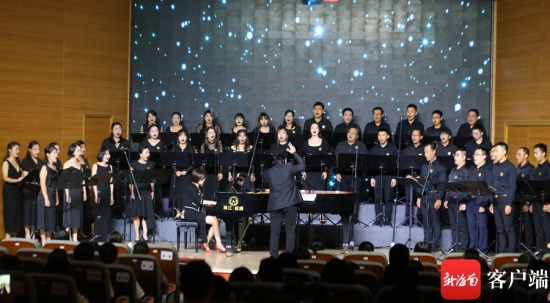 “唱支山歌给党听”合唱音乐会在海南省图书馆奏响。记者陈望 摄
