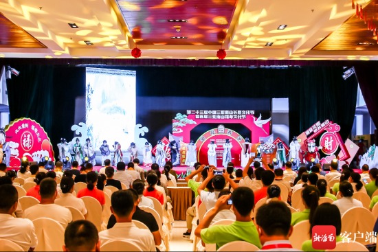 10月14日，第23届中国三亚南山长寿文化节开幕。记者 利声富 摄