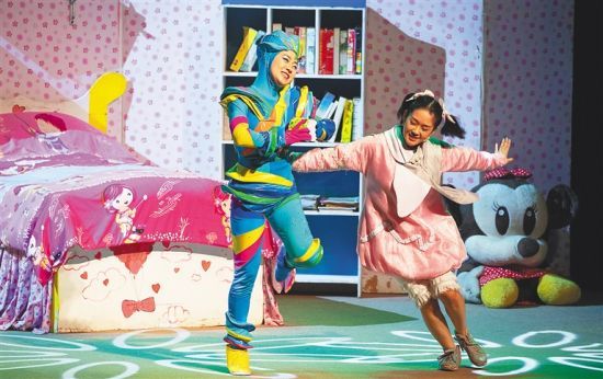 二月十日，儿童剧《罐头小人》在海南省歌舞剧院上演。本报记者 李天平 摄
