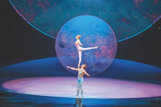 二月十四日，杂技舞剧《化・蝶》在省歌舞剧院上演。 本报记者 李天平 摄