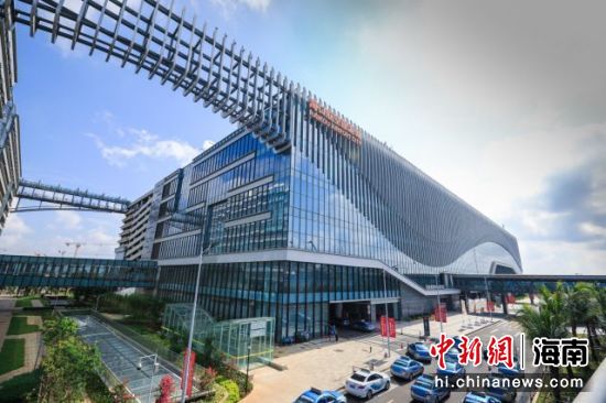 海口美兰国际机场航空旅游城2至5层商业店铺4月3日起暂停营业。美兰机场供图