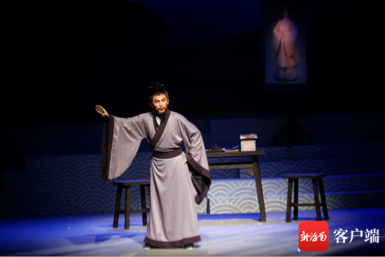 原创琼剧《丘濬》在海口首演 。记者陈望 摄