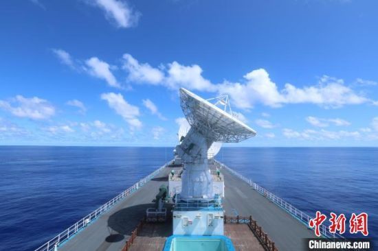 远望6号船为梦天实验舱飞天保驾护航。　中国卫星海上测控部　摄