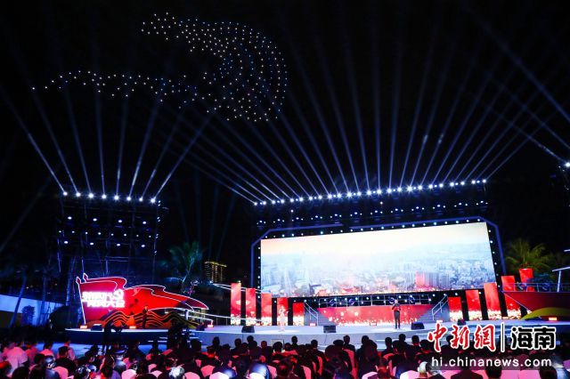 12月28日晚，《追寻·新时代党员大会》第五季特别节目在三亚市丰兴隆党群主题公园录制 主办方供图
