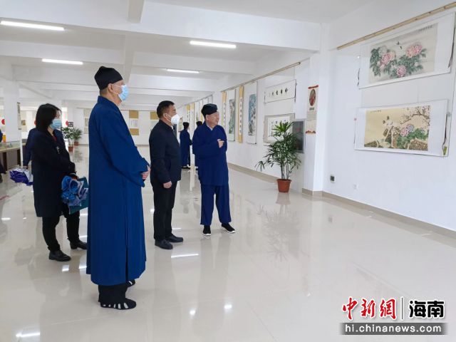 1月17日，海南文笔峰举办“2023迎春紫砂・书画艺术名家邀请展”。张月和 摄
