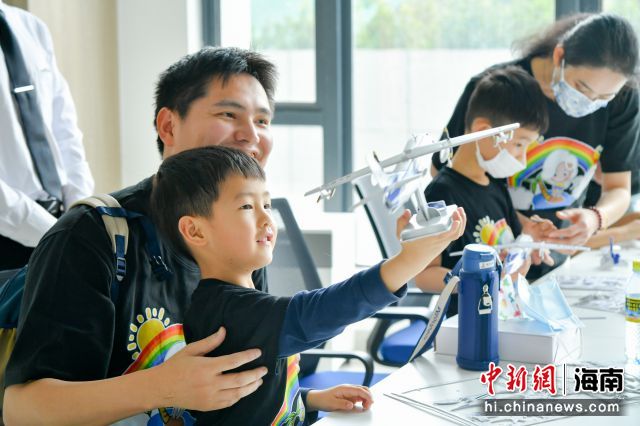 3月19日，海南省气象局和文昌国际航天城管理局联合开展2023年世界气象日“气象航天手牵手”活动。文昌市融媒体中心供图