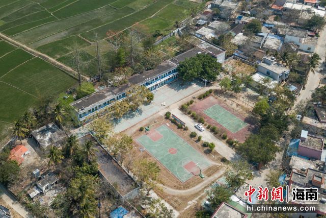 航拍七叉镇七叉小学。主办方供图。