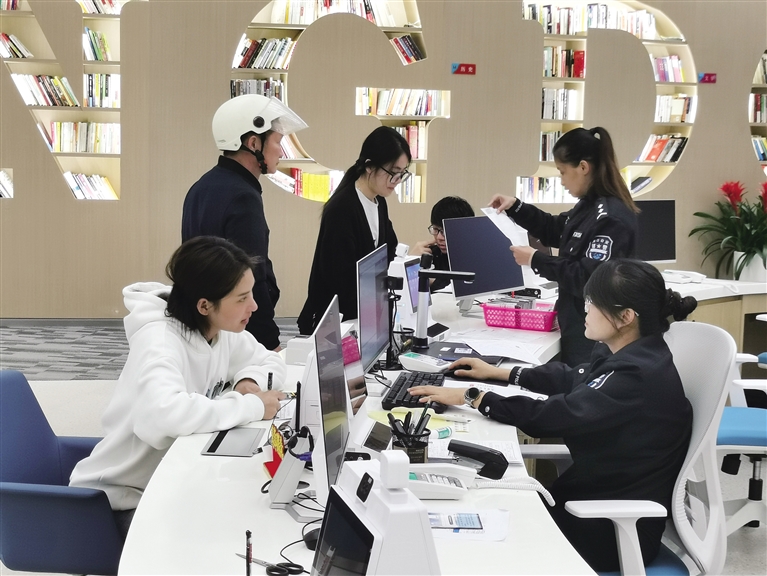 “面对面”近距离服务提升办事亲切感。