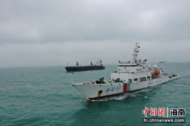 海南海事旗舰“海巡03”轮进行环海南岛暨西沙巡航执法任务。温昌垒供图