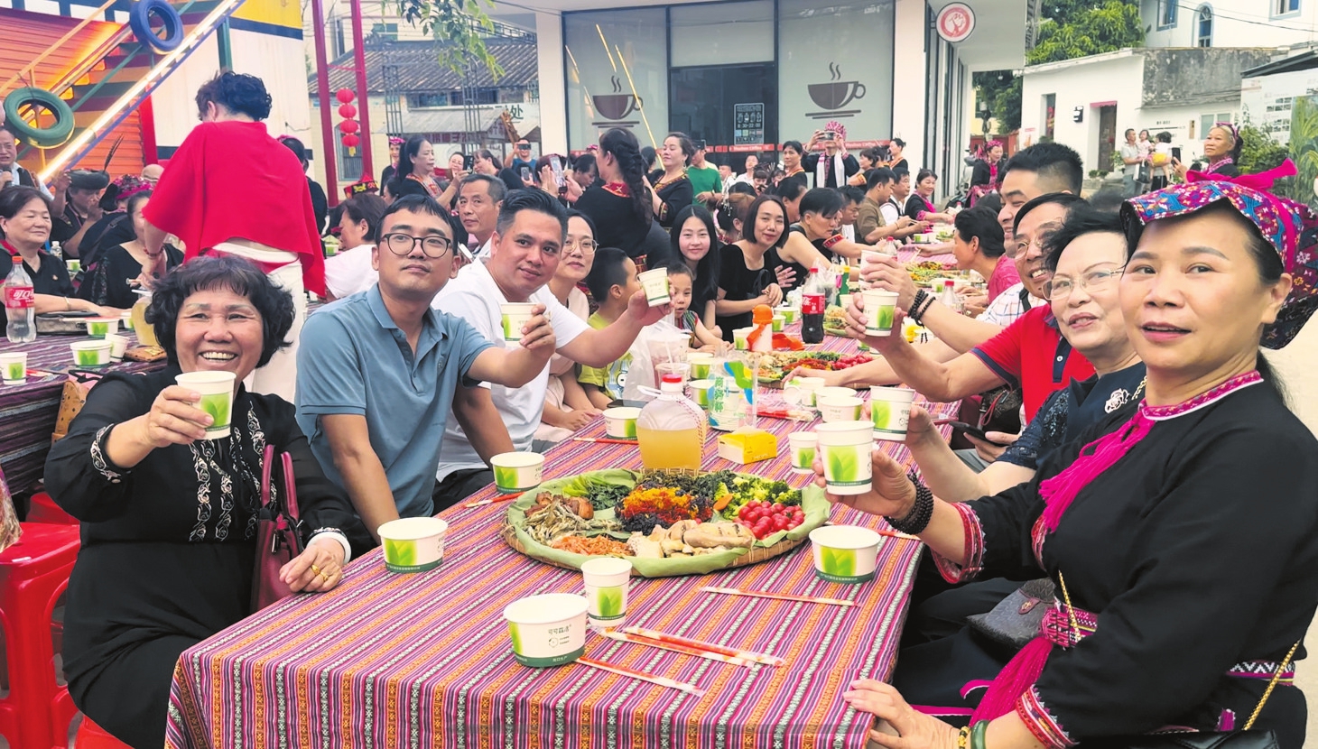 4��6�������������������������������Ļ�����ҹ�����ս�����̨������ʷ׳ʣ������ο͹�Ʒ�����硣