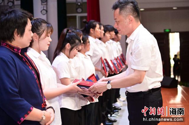 619գְҵѧԺ2024ѧҵ񡣸УίܱΪҵ䷢ҵ֤顣ְҵѧԺͼ
