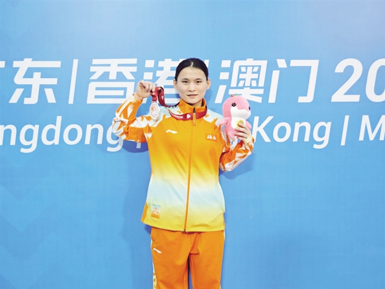 ϶ӵСȫ˻ŮӾ49Ｖժ ίṩͼ